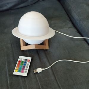 Planet shaped night light